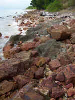 red rock beach.jpg (98585 bytes)